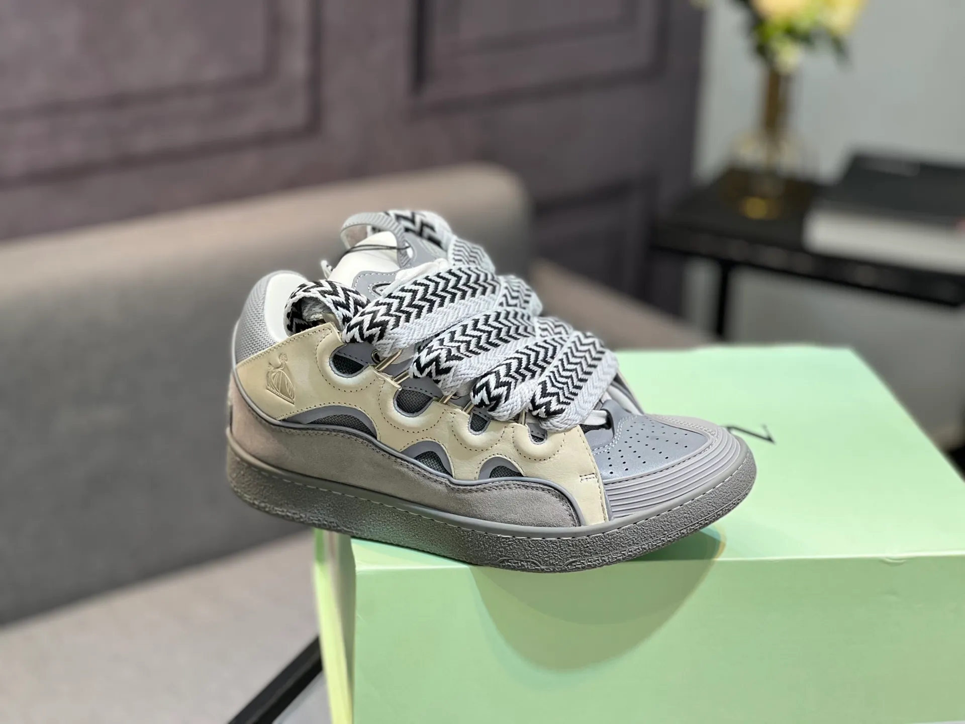 Men's men's shoes💰780 [LANVIN] Latest lace-up fashionable casual sneakers for couples High-quality CLAY couple series‼ ️ The latest trendy products of the season 🌈Many bloggers have planted grass and purchased the original open-mold customization. The upper and outsole are sewn with mark threads without edge sealing. Multiple material splicing combination design. Very versatile for fashionable and casual wear. Comfortable on the feet. Recommended for self-retention (upper cowhide + cow suede + breathable mesh) inner foot pad cowhide exclusive original open-mold clear logo rubber outsole ⚠️36-44 yards (45 custom-made)